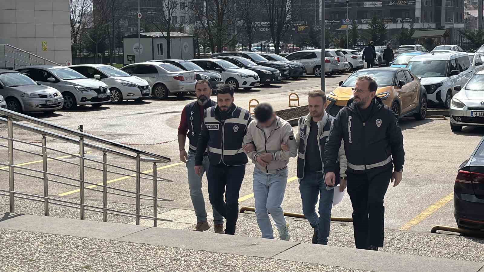istanbuldan gelip boluda iki kadini dolandirdi kacis plani temde bozuldu 1 2psLFuGI