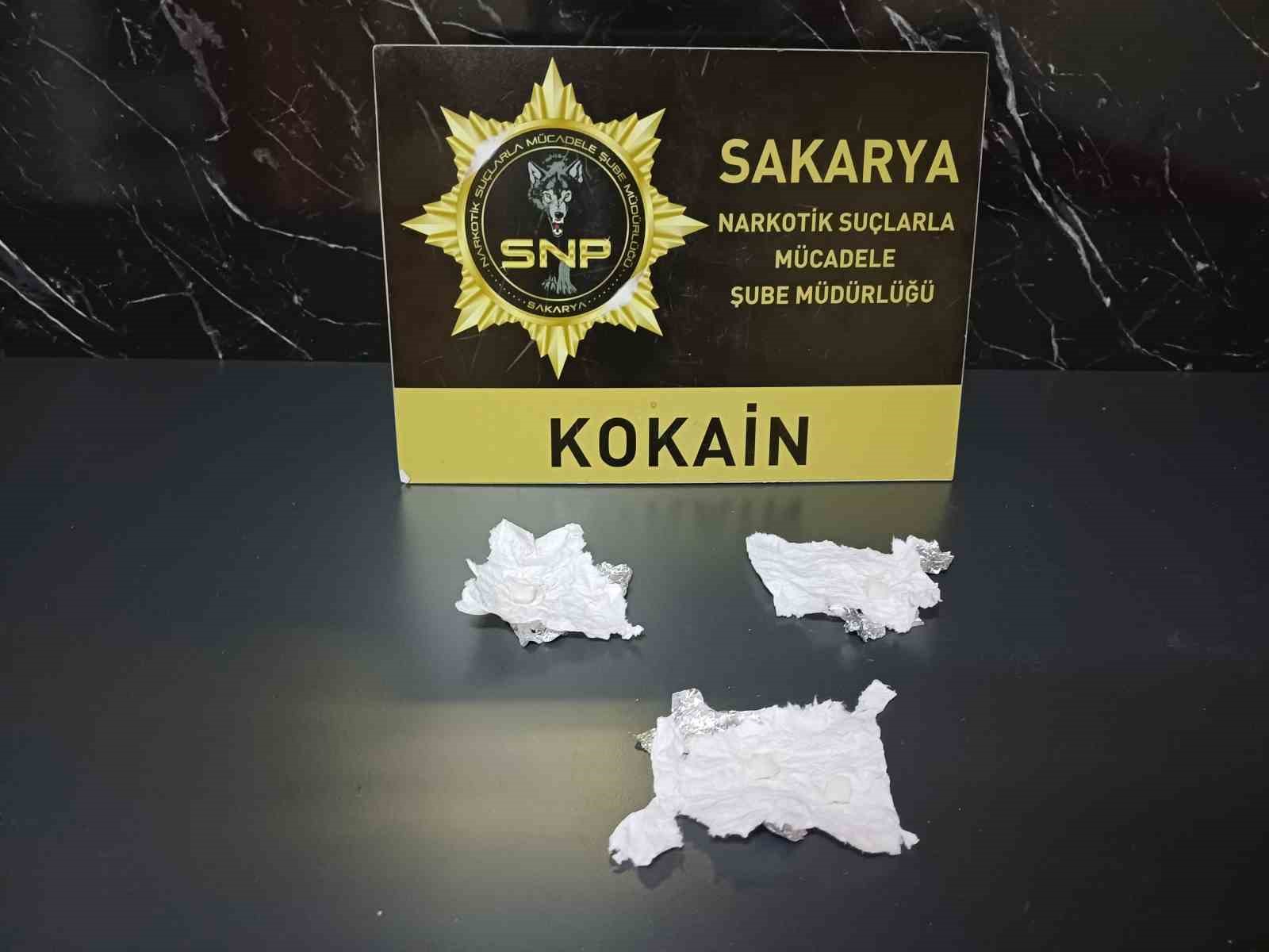 istanbuldan sakaryaya kokain getiren sahis giselerde yakalandi 1 egBNkD9C