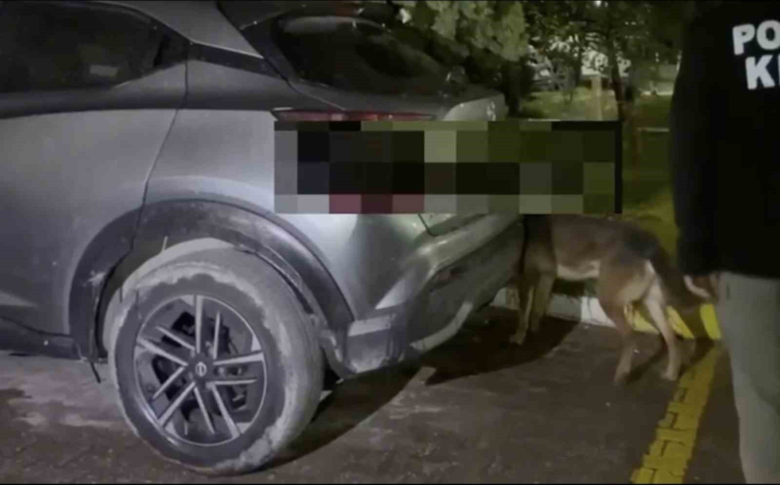 istanbuldan sakaryaya uyusturucu getiren supheliyi polis kovalamacayla yakaladi 1 vlEkkjQd