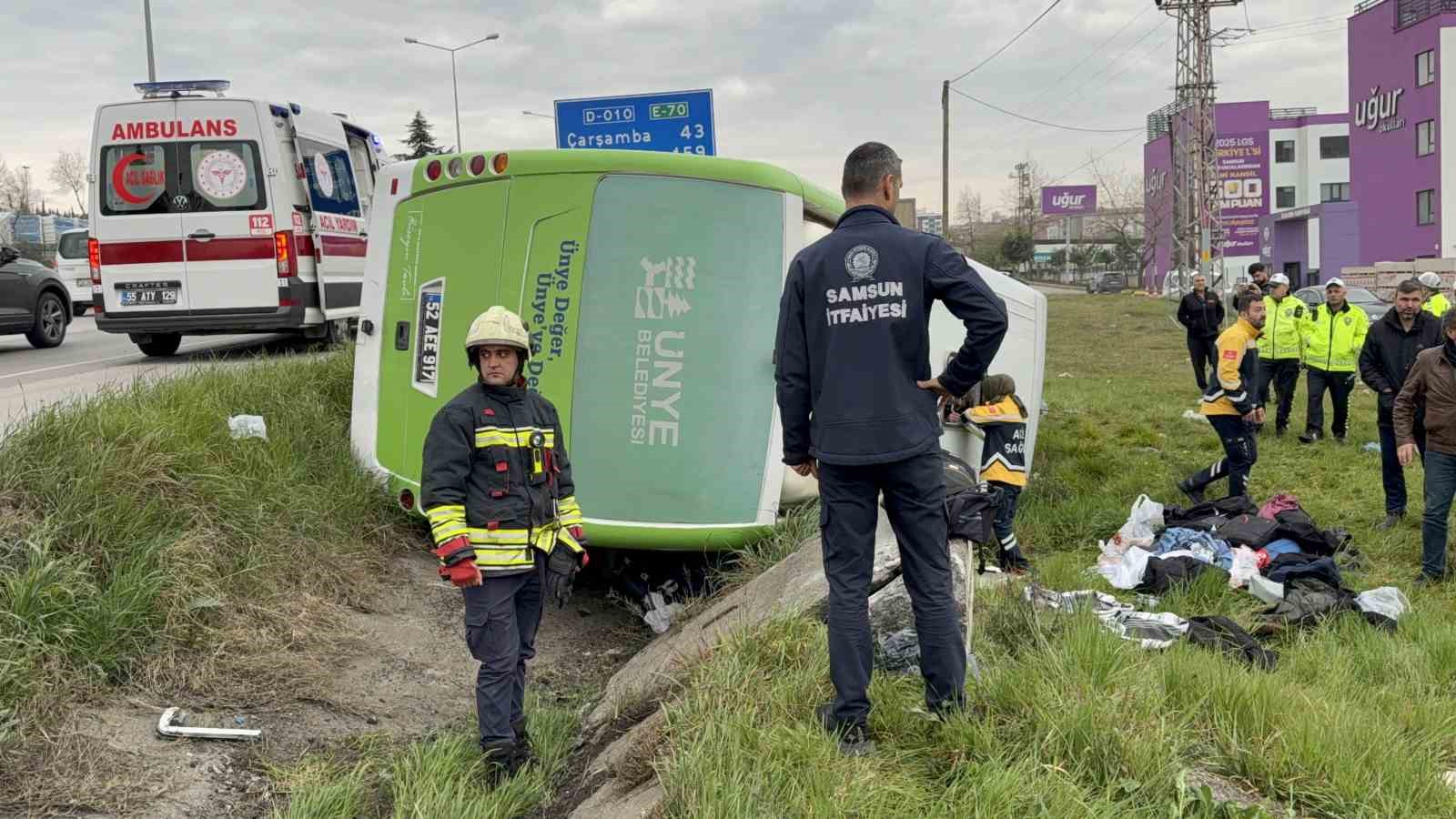 istanbuldan yarismadan donen ogrencileri tasiyan midibus sarampole devrildi 9u ogrenci 15 yarali 4 H4EKQBUG