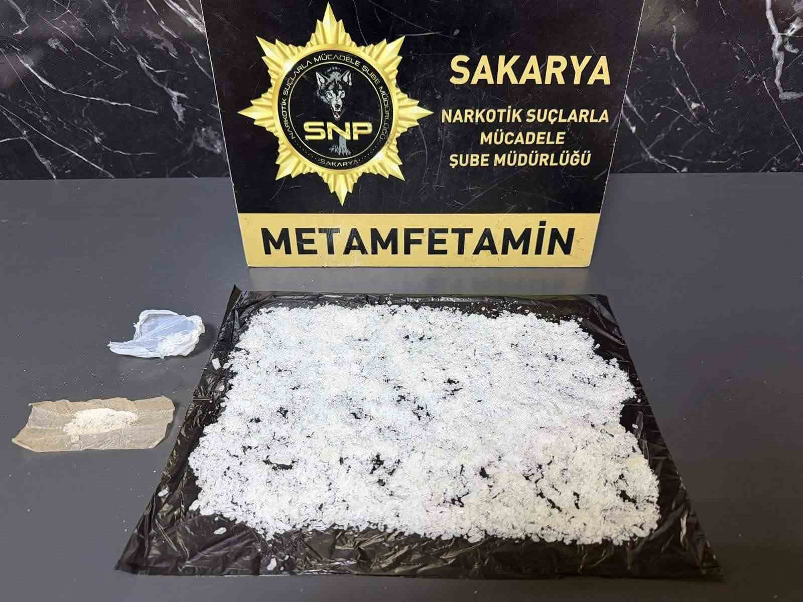 istanbuldan zonguldaka uyusturucu sevk eden sahislar sakaryada yakalandi 0 611pMk78