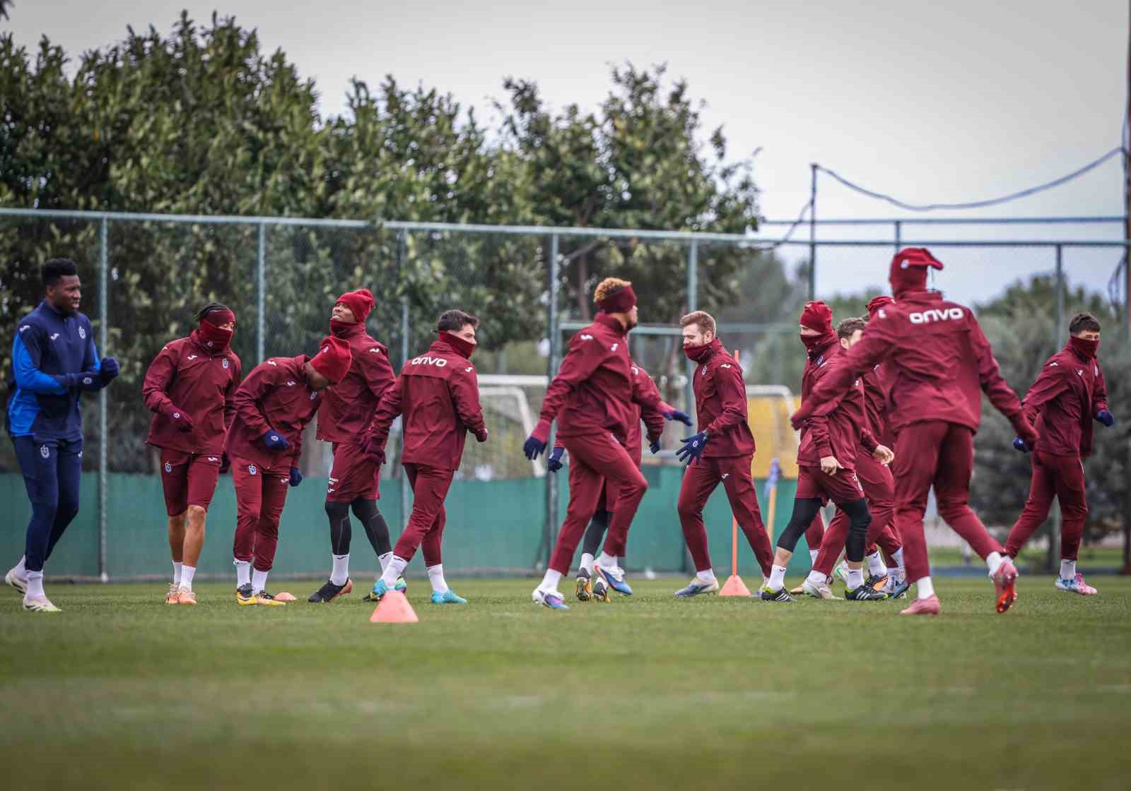 istanbulspor maci hazirliklarini tamamlayan trabzonspor istanbula gitti 0