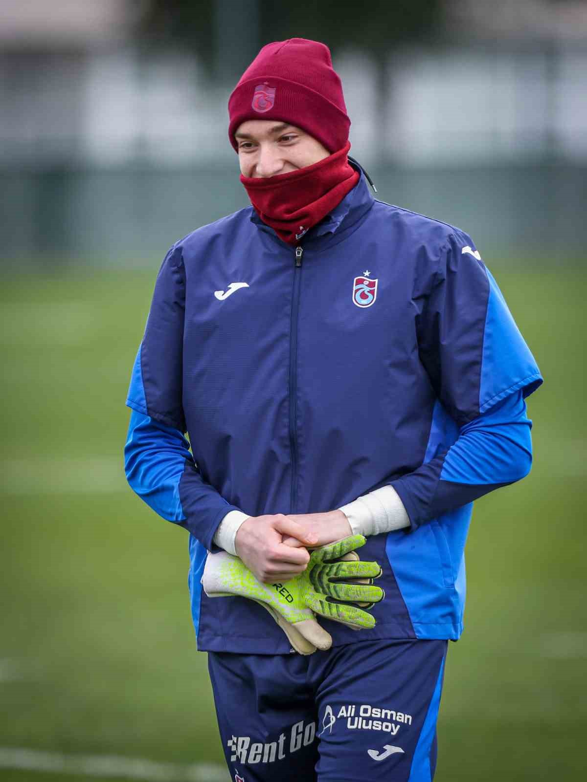 istanbulspor maci hazirliklarini tamamlayan trabzonspor istanbula gitti 2 UIWuln46