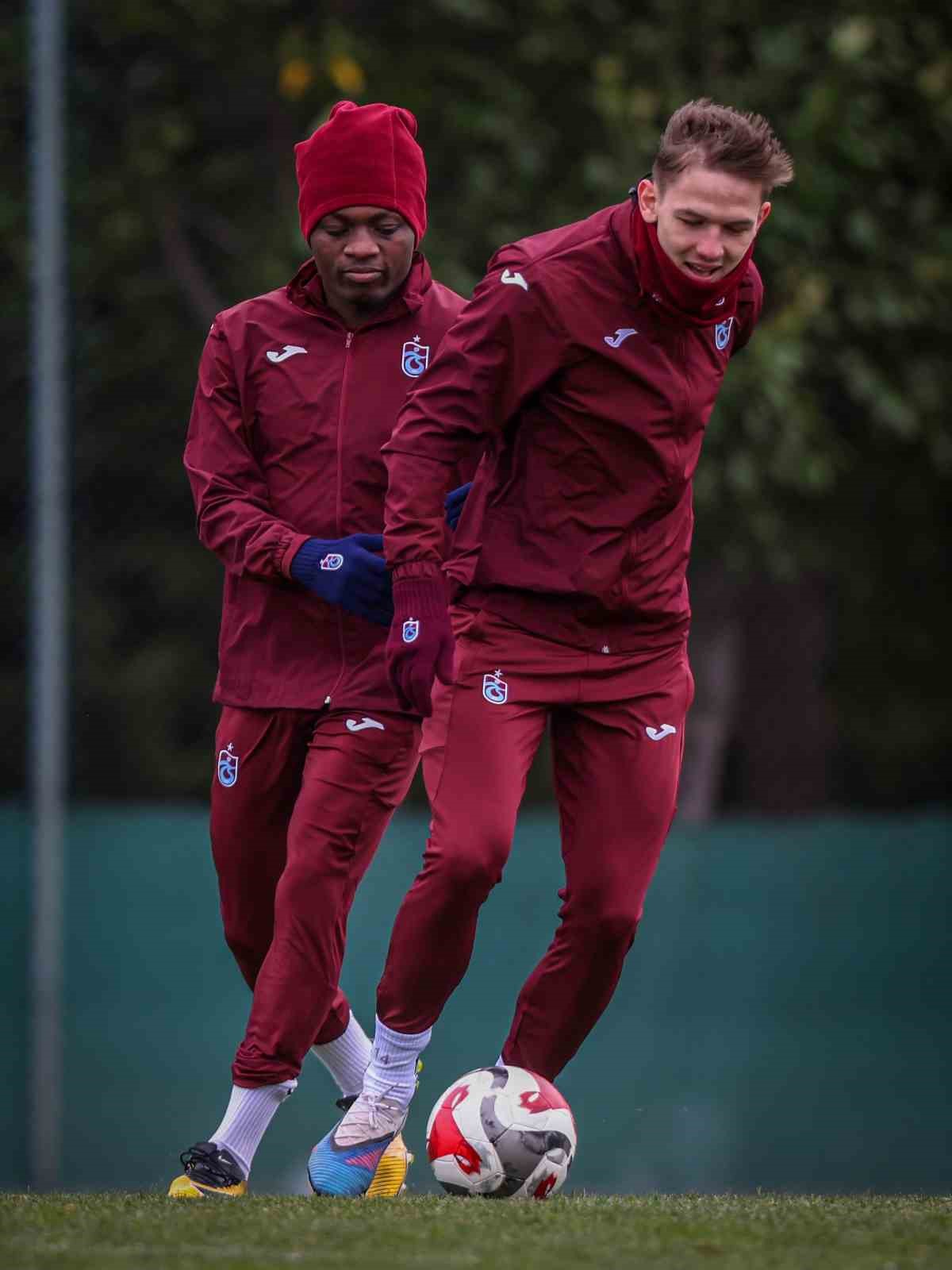 istanbulspor maci hazirliklarini tamamlayan trabzonspor istanbula gitti 8 IcmjUbjW