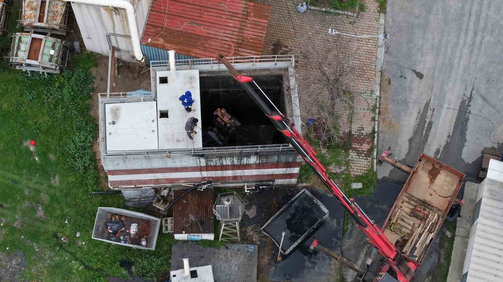 istanbulun atik sulari marmara denizinin rengini degistiriyor 1 uT2HE8Wg