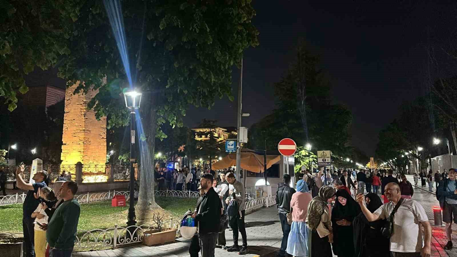 istanbulun fethinin 573 yil donumunde 3 ayri noktada video mapping gosterisi 1 bvVshIHq