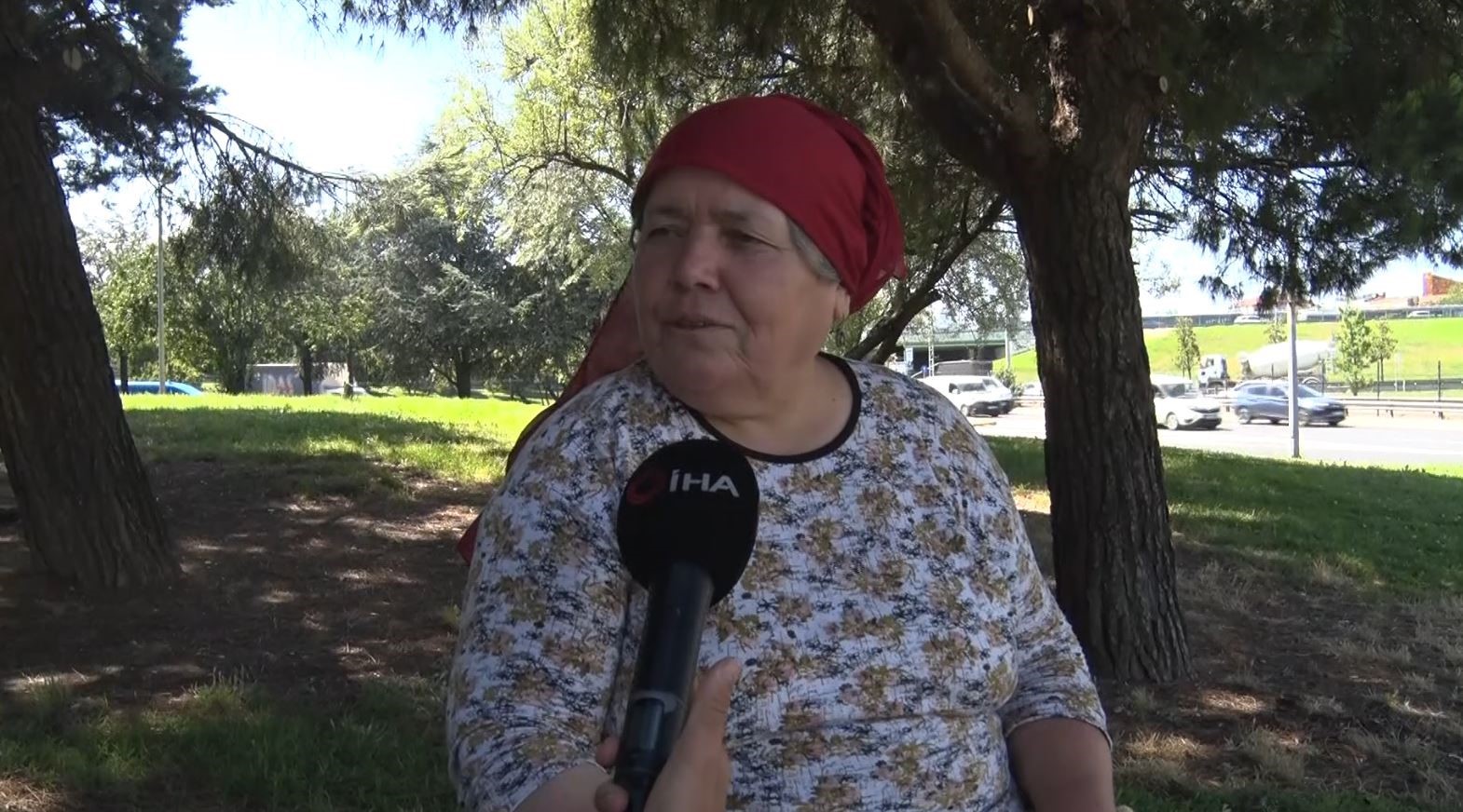 istanbulun gobeginde anadolu kulturu yasatiliyor yunlerini anayol kenarinda kurutuyorlar 2 UrTlk8p1