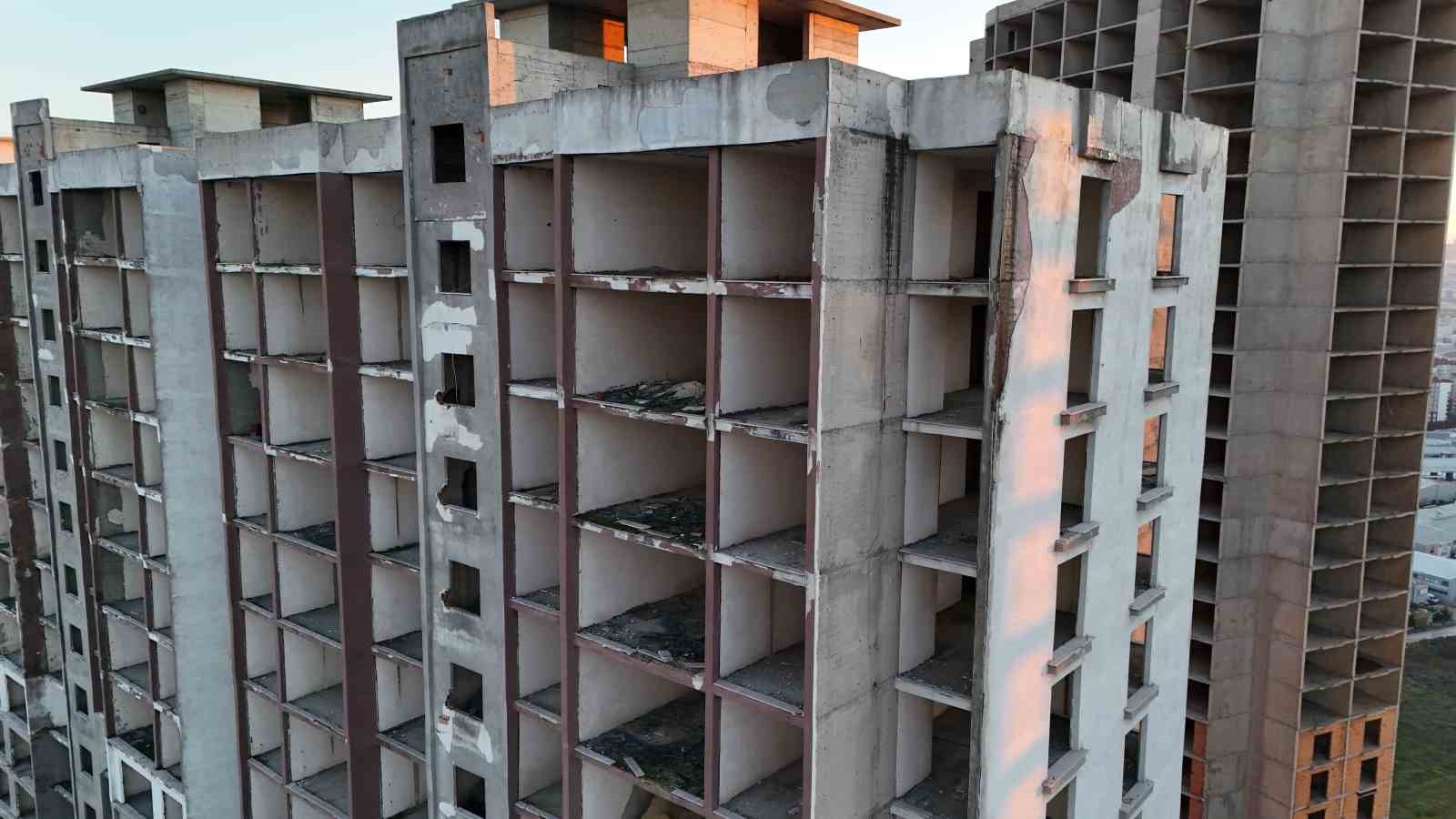 İstanbul’un gökdelen mezarlıkları Esenyurt’ta havadan görüntülendi 15 istanbulun gokdelen mezarliklari esenyurtta havadan goruntulendi 11 jSQ6Y4nr