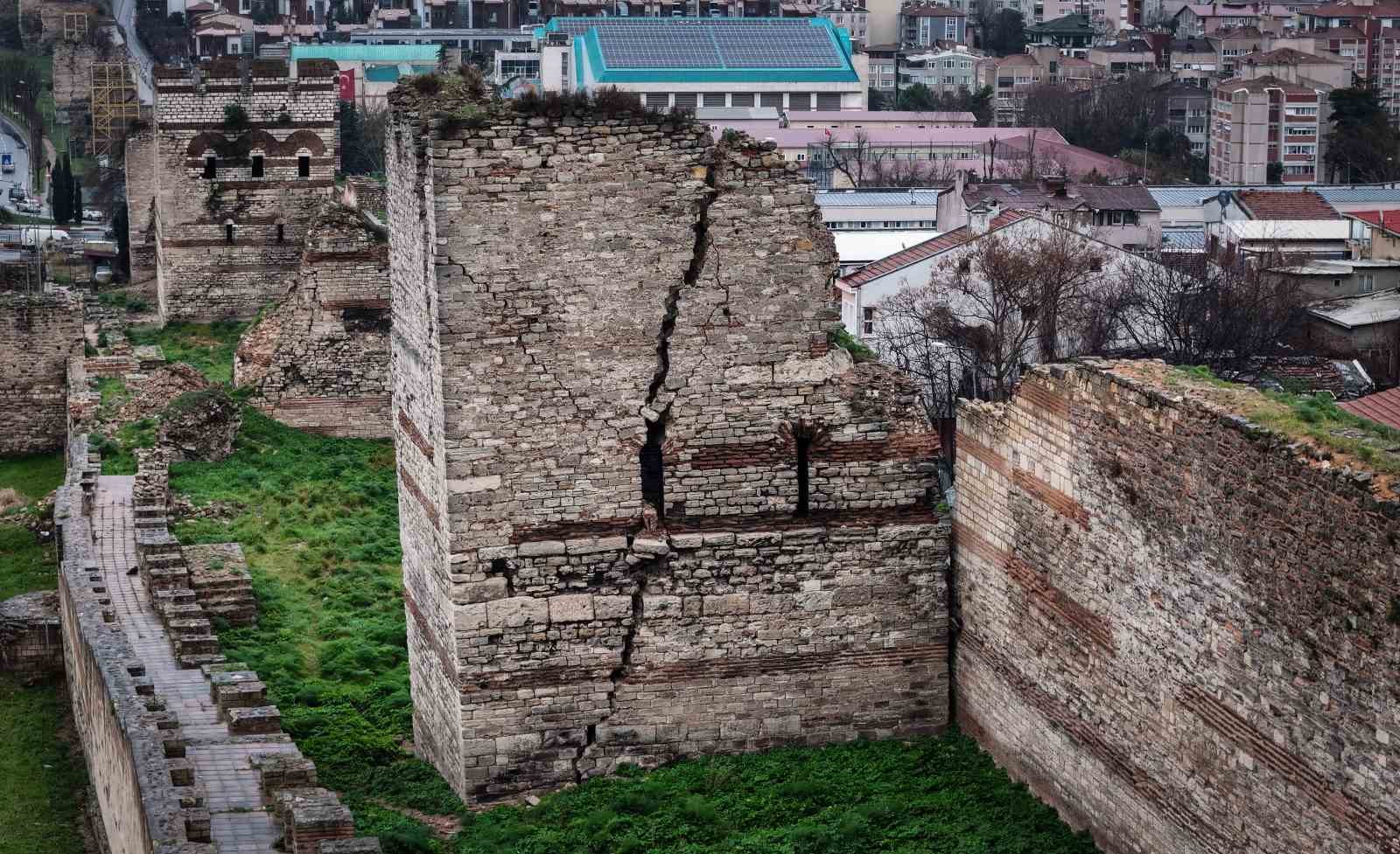 istanbulun kara surlari yikilmak uzere 2 BAPt2KpZ