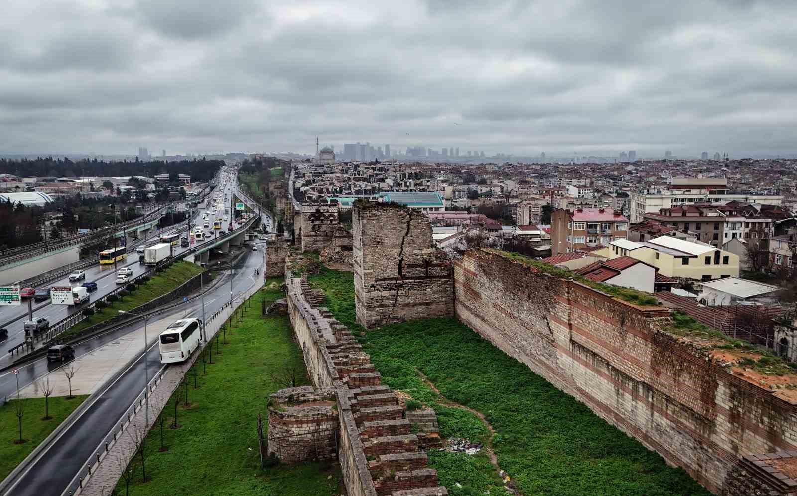 istanbulun kara surlari yikilmak uzere 3