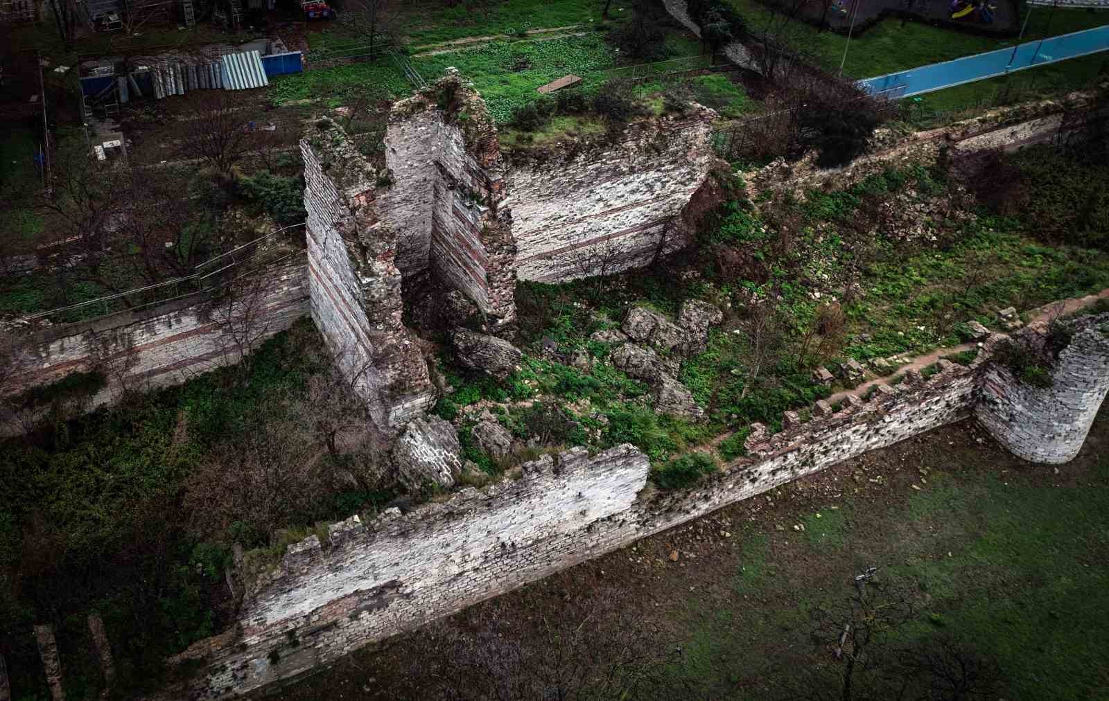 istanbulun kara surlari yikilmak uzere 4 gjIwVUgk