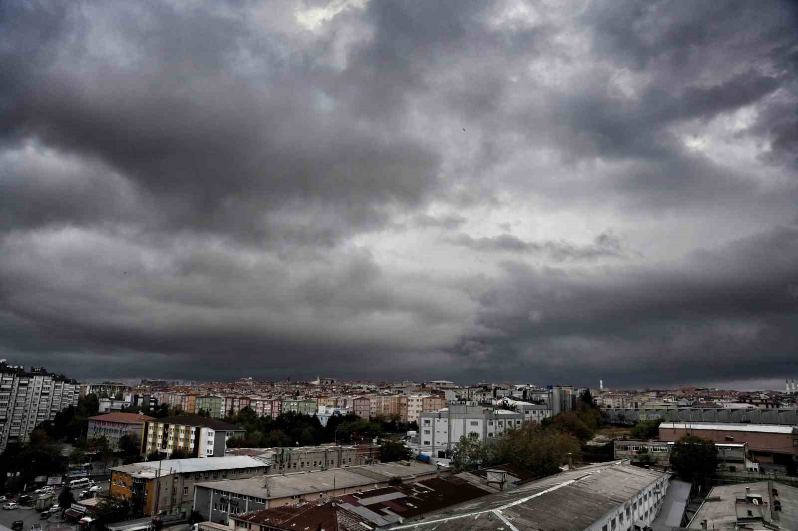 istanbulun uzerine kara bulutlar coktu 0 U6UP43gm