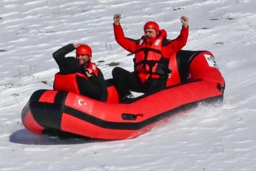 iste farkli yonleri ve adrenalin tutkusuyla icisleri bakani mustafa ciftci portresi 0 wYAIMt5W
