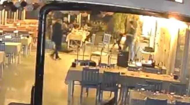 istedigi verilmeyince restorana tufekle saldirdi 1 olu 3 yarali 0 pRt4Llnl