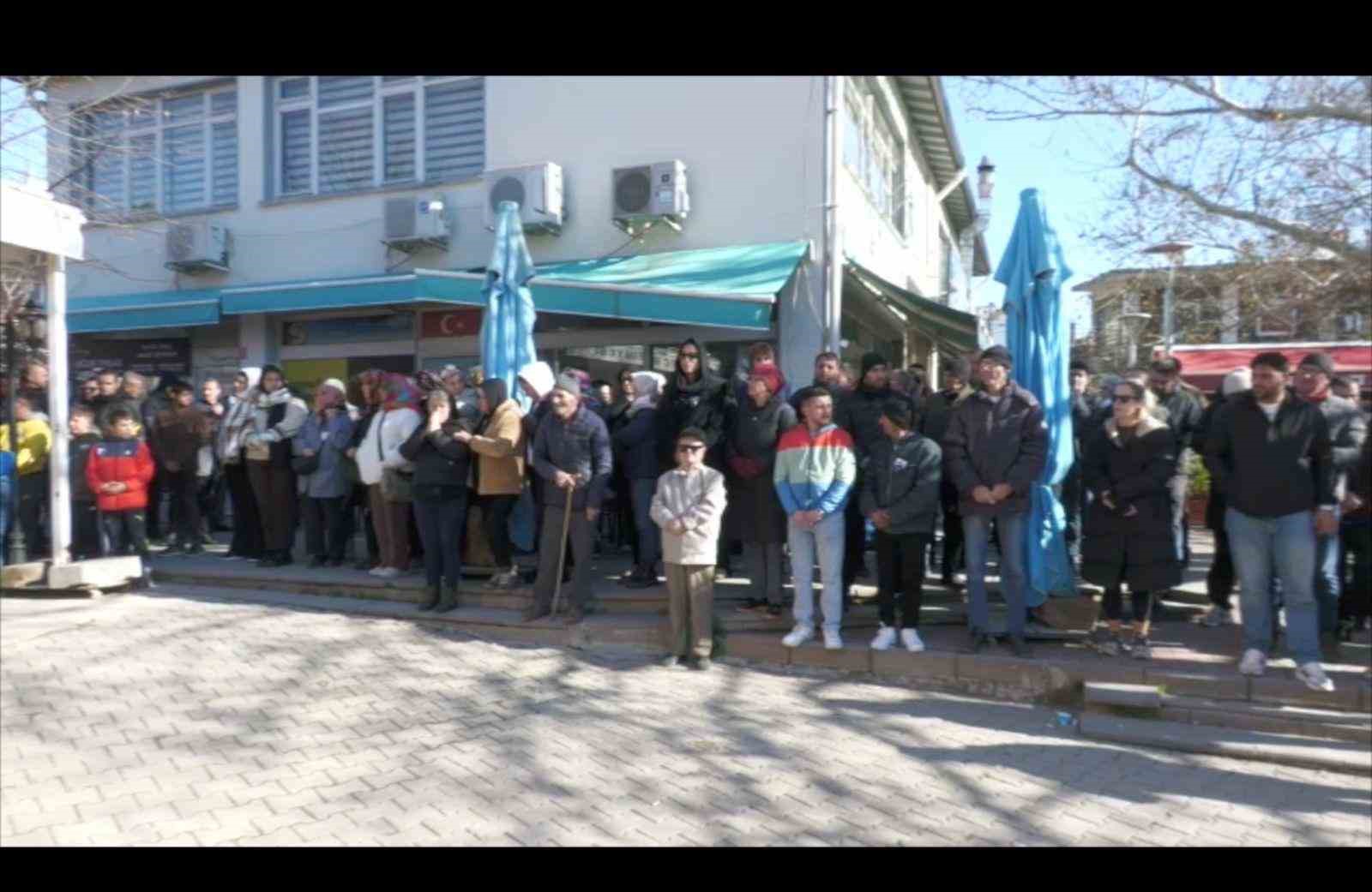 istedigi verilmeyince restorana tufekle saldirdi 1 olu 3 yarali 6