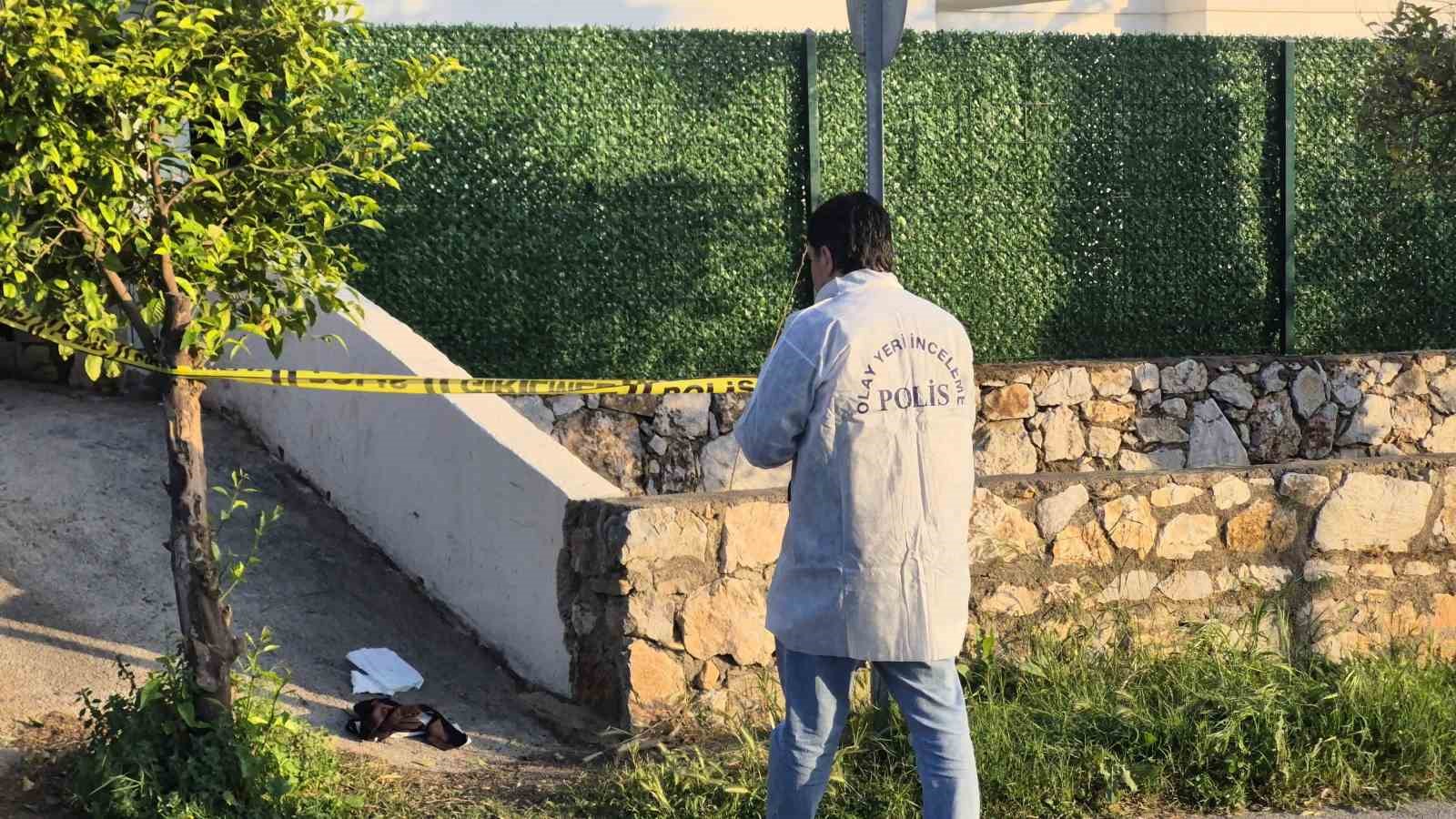 İşten dönen kadına bahçede bıçaklı saldırı 7 isten donen kadina bahcede bicakli saldiri 3 nHuWbY8h