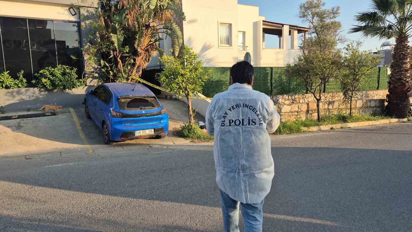 İşten dönen kadına bahçede bıçaklı saldırı 8 isten donen kadina bahcede bicakli saldiri 4