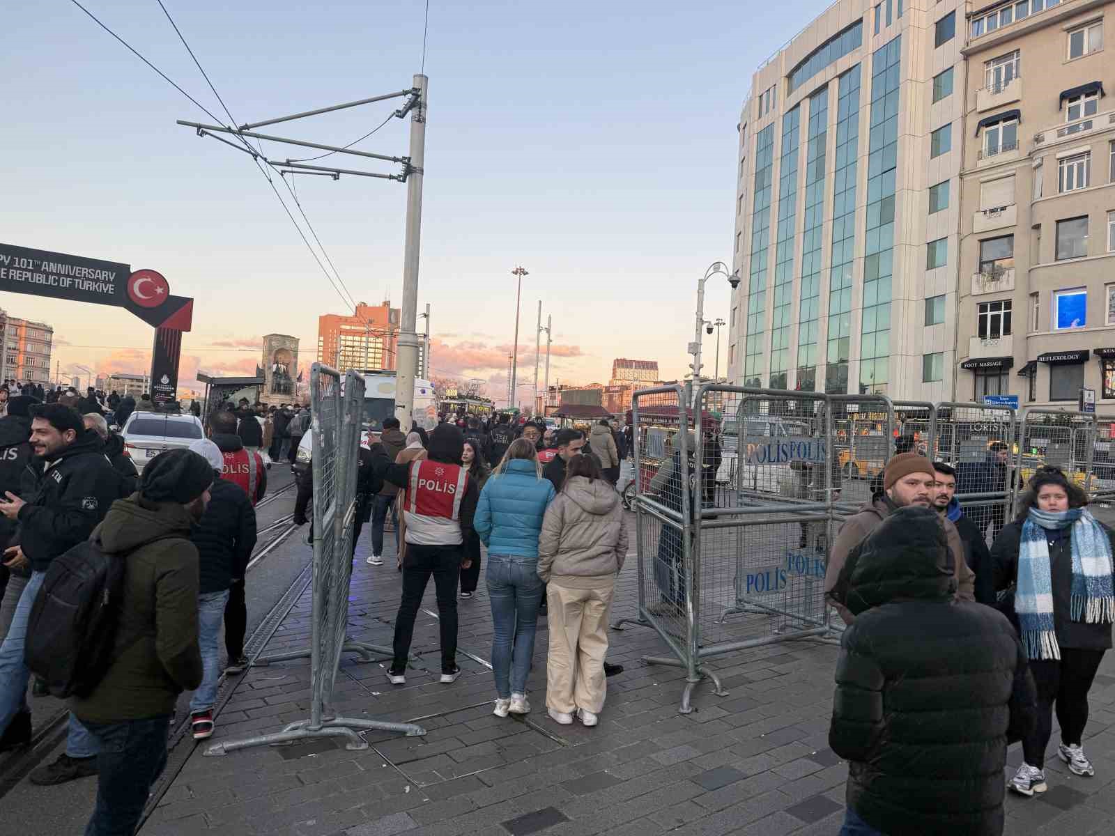 istiklal caddesi girisinde yogun guvenlik onlemi 1 PDk1aIJE