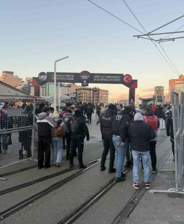 istiklal-caddesi-girisinde-yogun-guvenlik-onlemi-spJUD9Ie.jpg