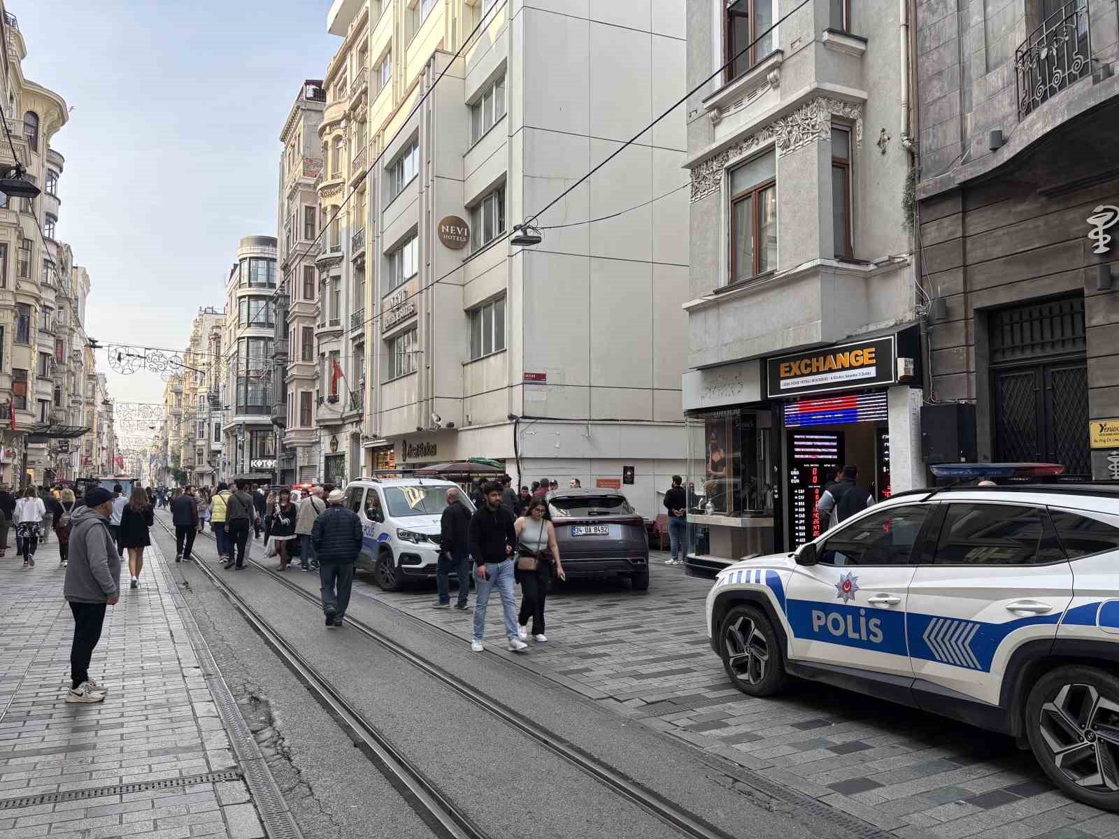 istiklal caddesinde silahli kavga 2 yarali 2 kT9y4RSh