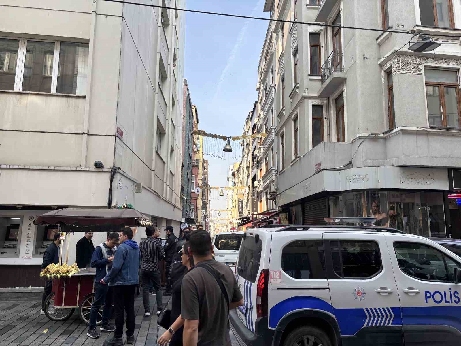 istiklal caddesinde silahli kavga 2 yarali 3 ieI6Jz2I