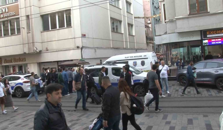istiklal-caddesinde-silahli-kavga-2-yarali-ZZdpq3n7.jpg