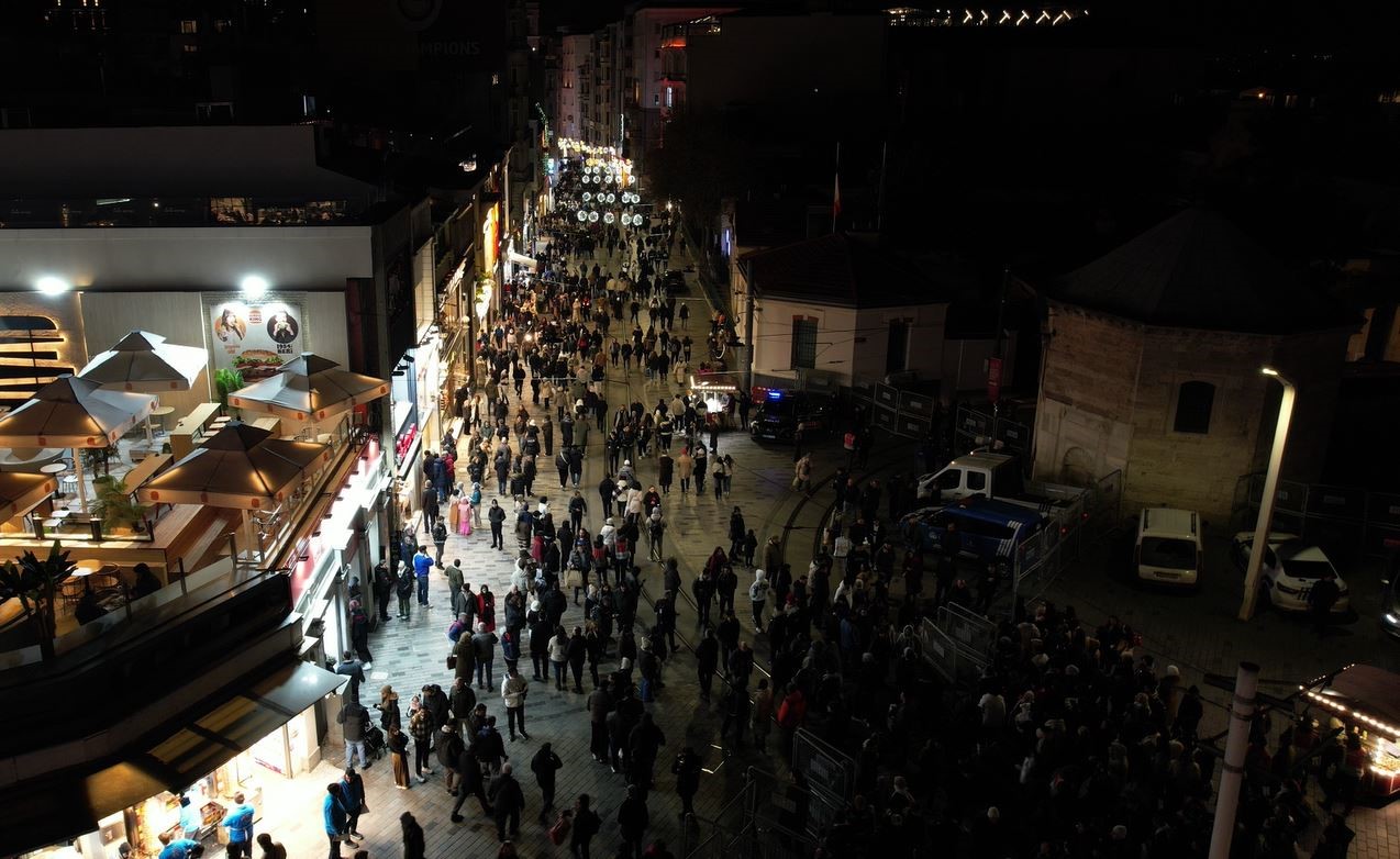 istiklal caddesindeki yogunluk havadan goruntulendi 2 5PfJAdwt