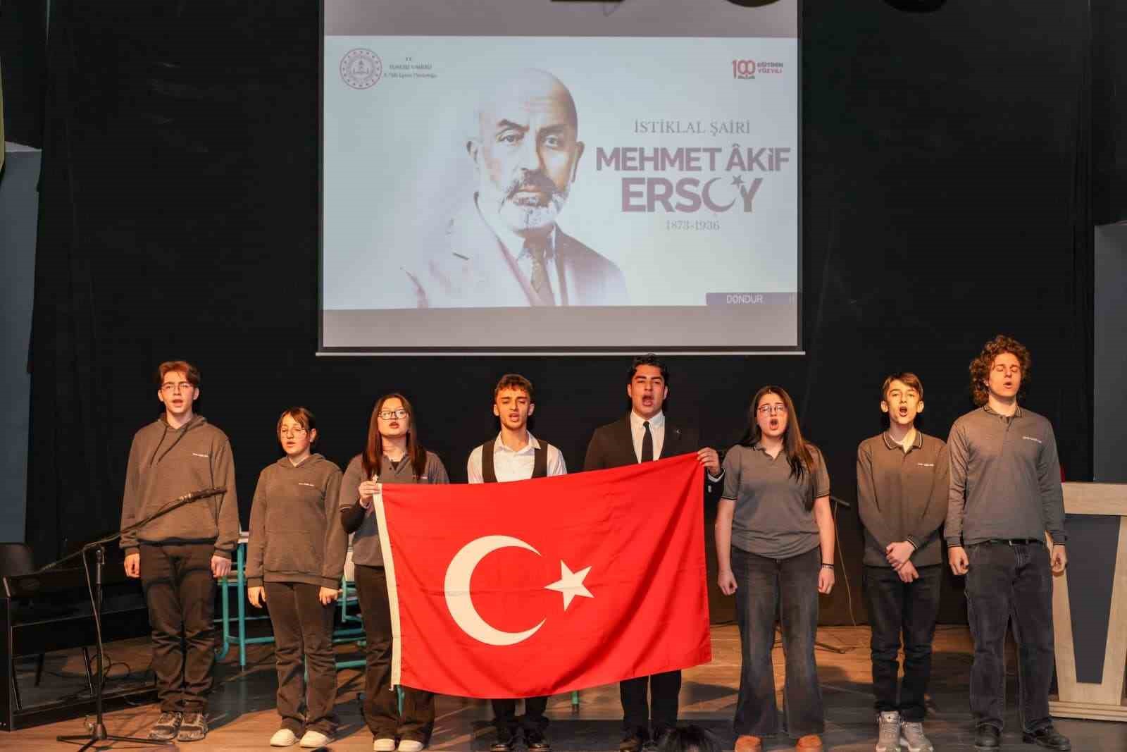 istiklal marsinin 105inci yili tuncelide coskuyla anildi 1 pasrAFMu
