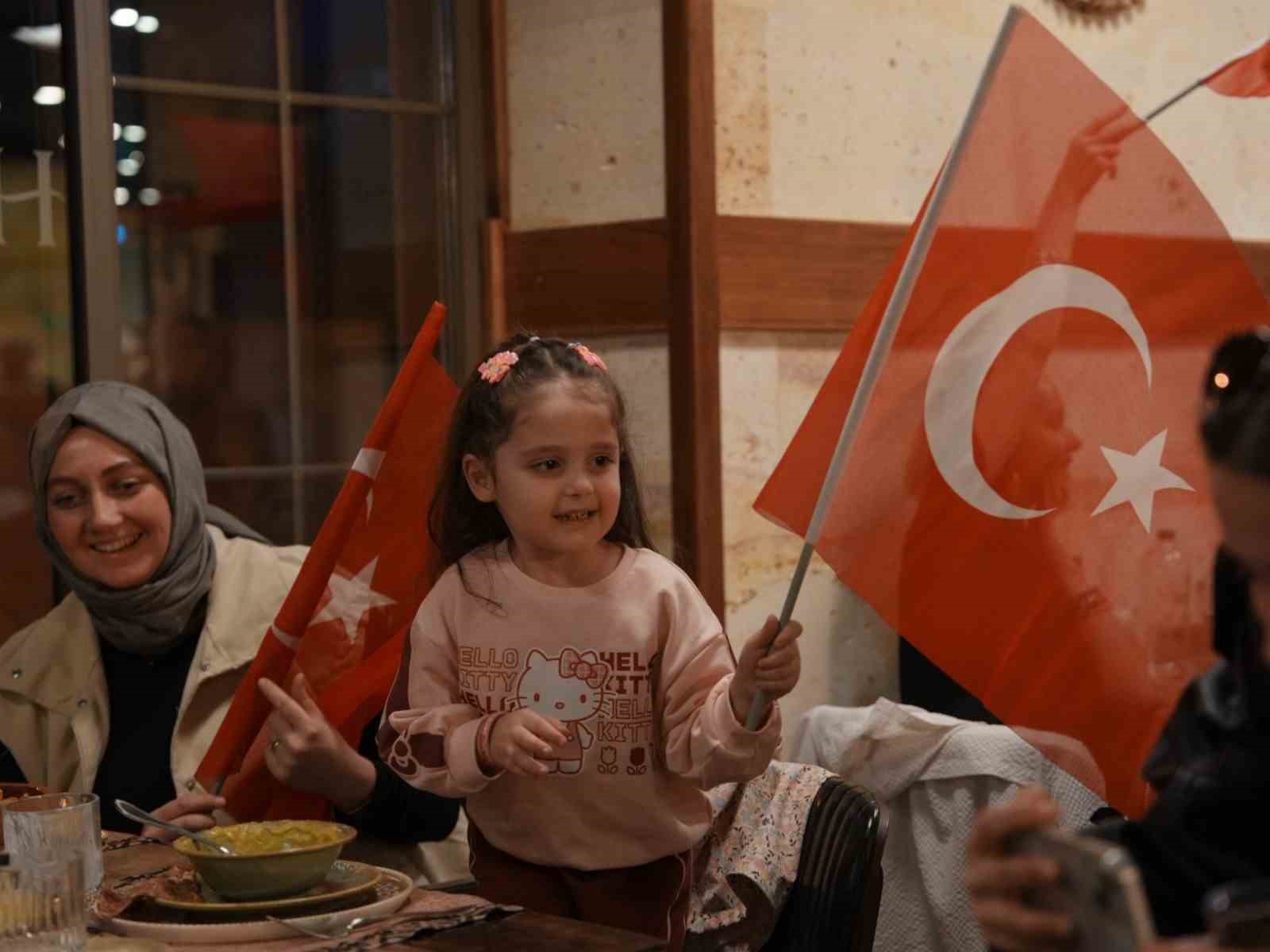 istiklal marsinin yil donumunde duygulandiran surpriz 4 vJLbHI3Q