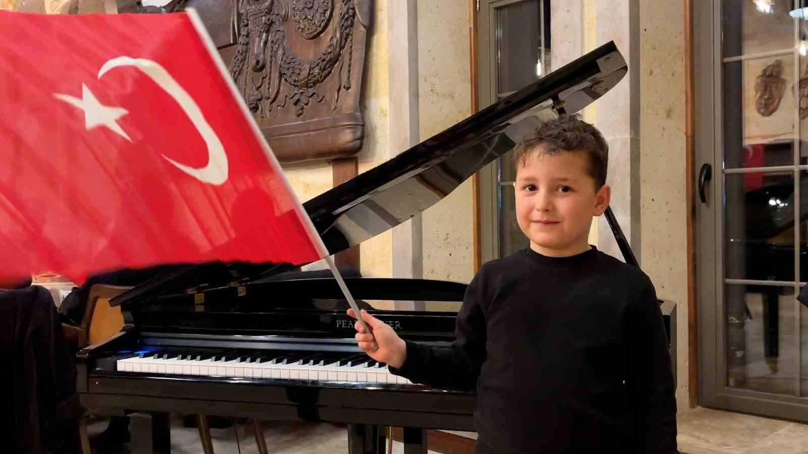 istiklal marsinin yil donumunde duygulandiran surpriz 9 eUiubADW