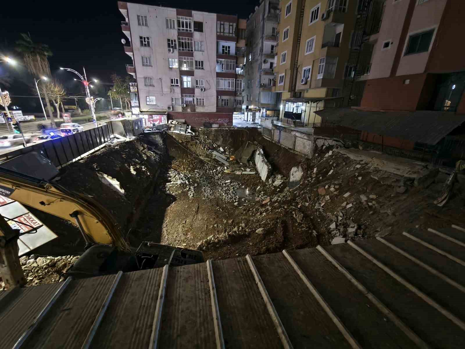 istinat duvari coken binadaki vatandaslar tahliye edildi 0 7mmGmLMv