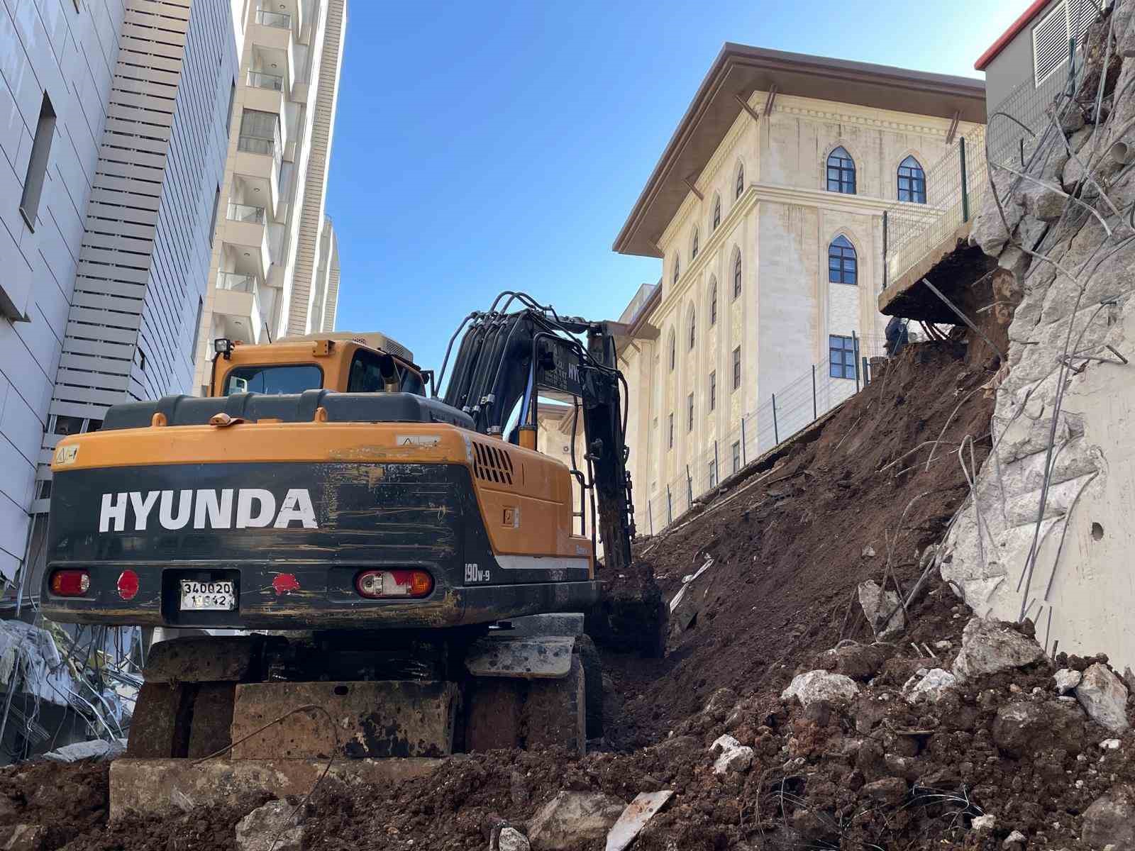 istinat duvari coken sitedeki 4 dairede hasar olustu 0