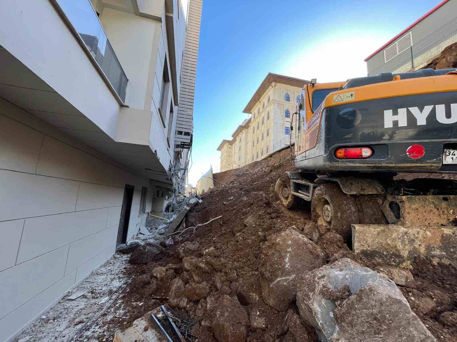istinat duvari coken sitedeki 4 dairede hasar olustu 1 StKW89ka