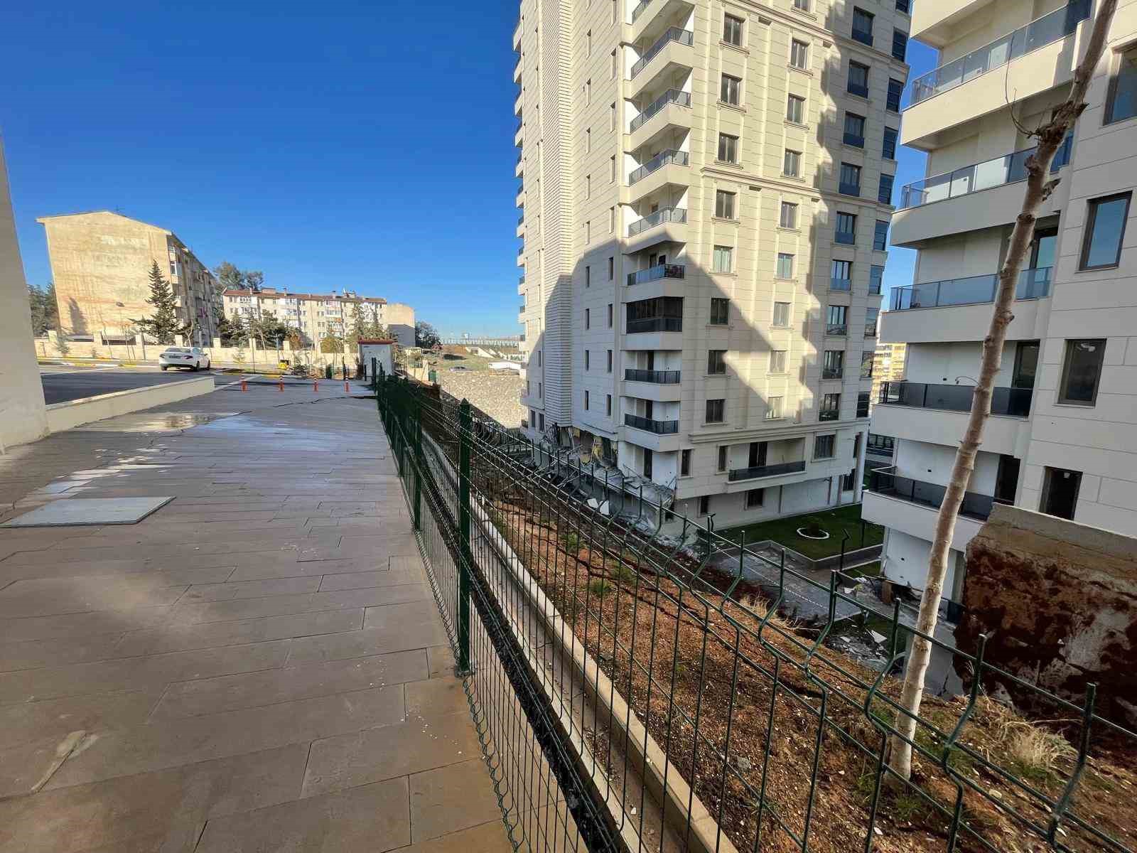 istinat duvari coken sitedeki 4 dairede hasar olustu 3 uqPiSkA9