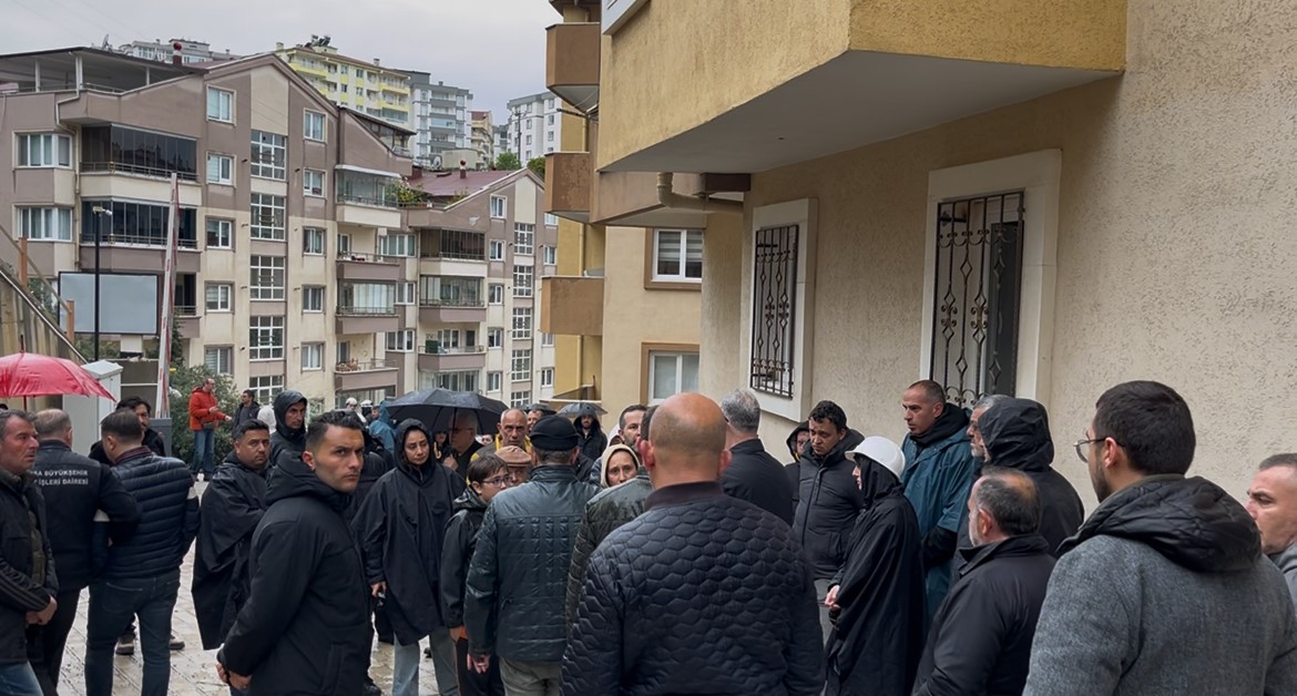 istinat duvari coktu site sakinleri deprem oldugunu sandi 6 Fnc7hyIp