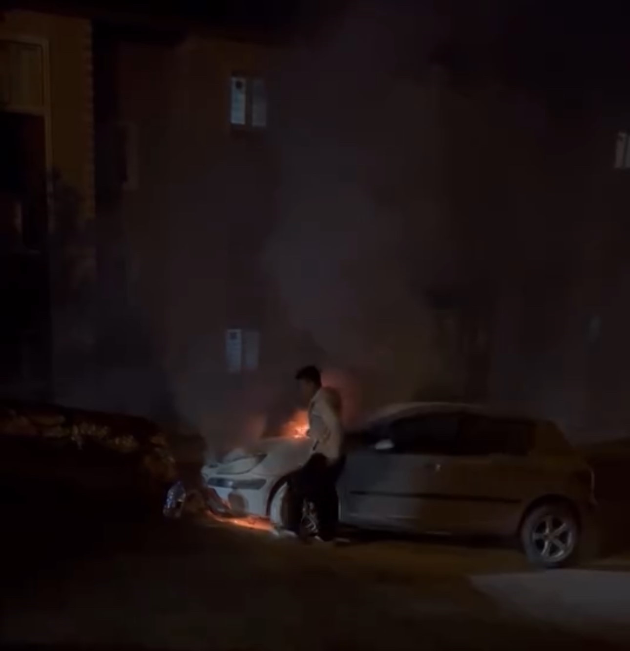 istinat duvarina carpan otomobil alev aldi 2 APy73C94