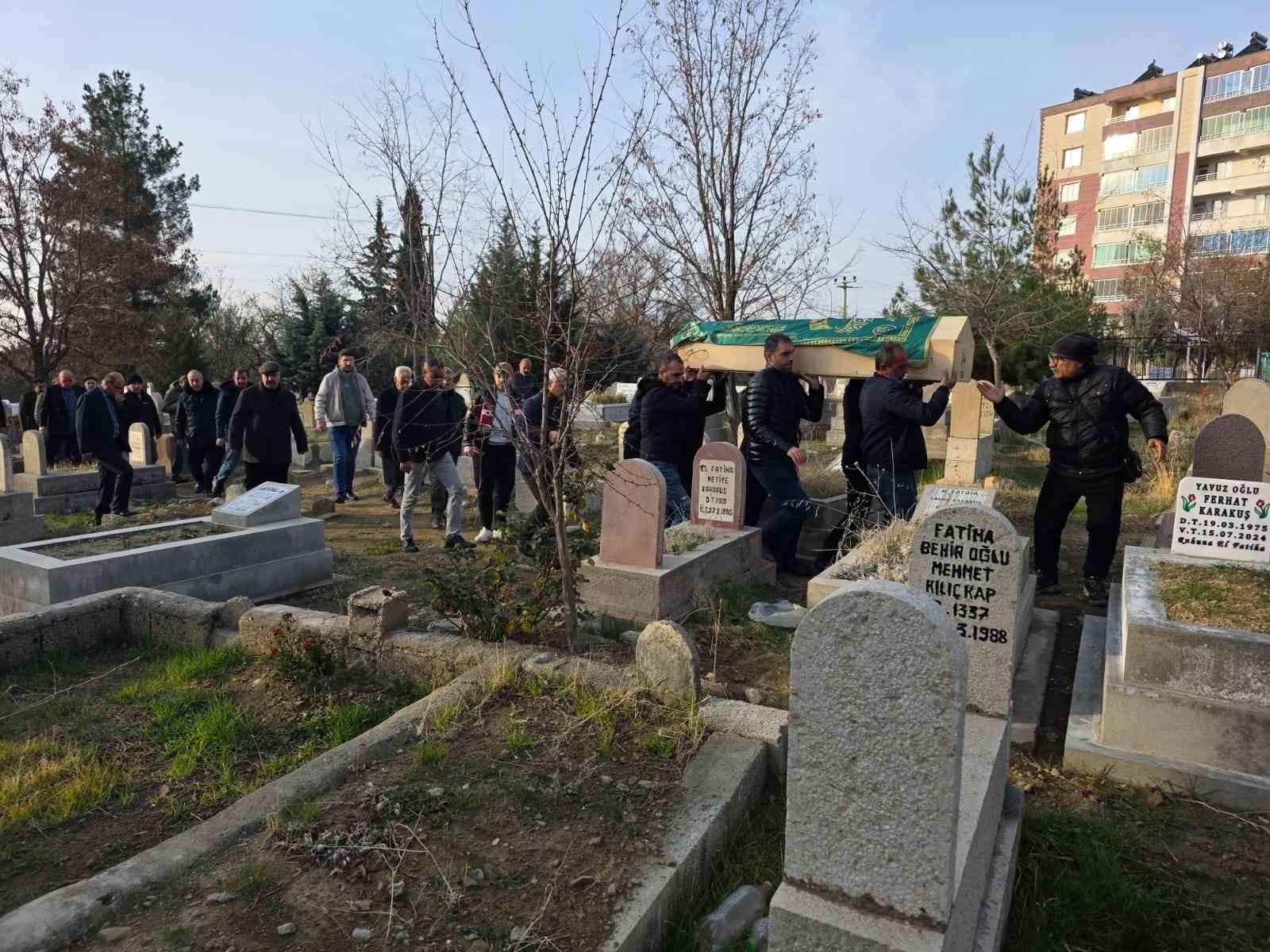 isvicrede hayatini kaybeden cumhurbaskani erdoganin ogretmeni memleketi diyarbakirda defnedildi 2 dgg5Ppbk