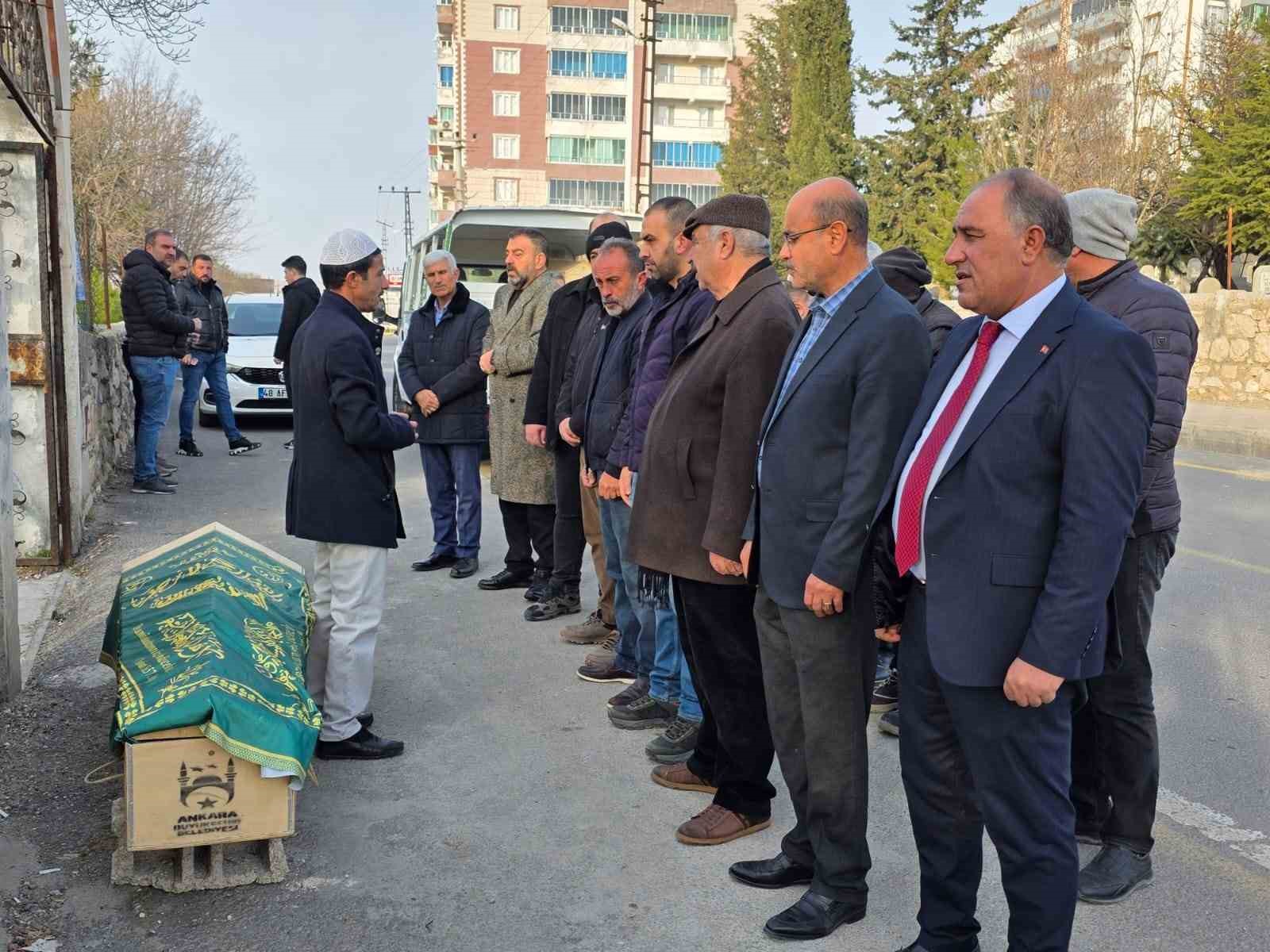 isvicrede hayatini kaybeden cumhurbaskani erdoganin ogretmeni memleketi diyarbakirda defnedildi 3 wUkP7swF