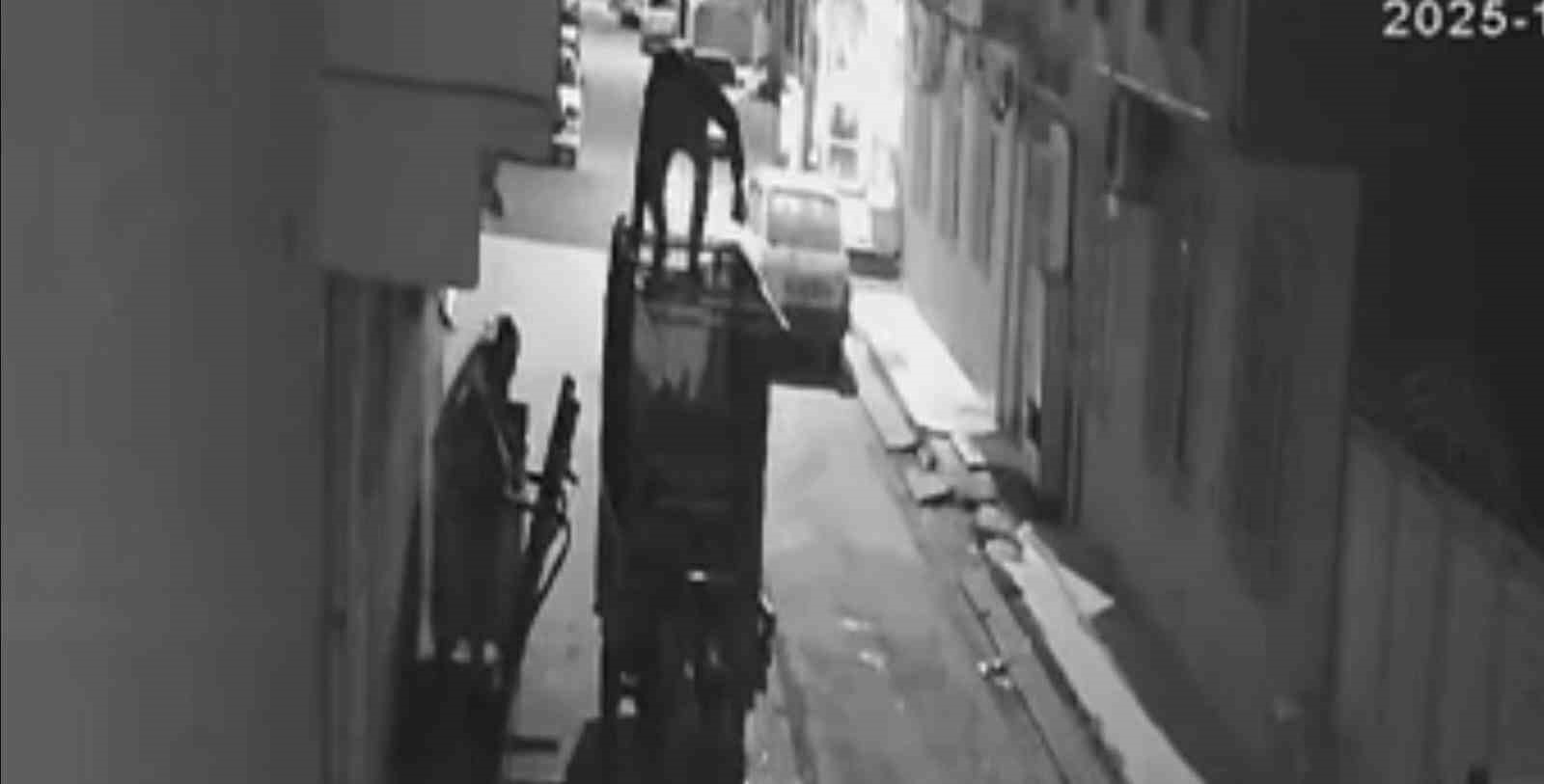 İşyeri önündeki koşu bandı çalındı 6 isyeri onundeki kosu bandi calindi 2 3u4vuW7v