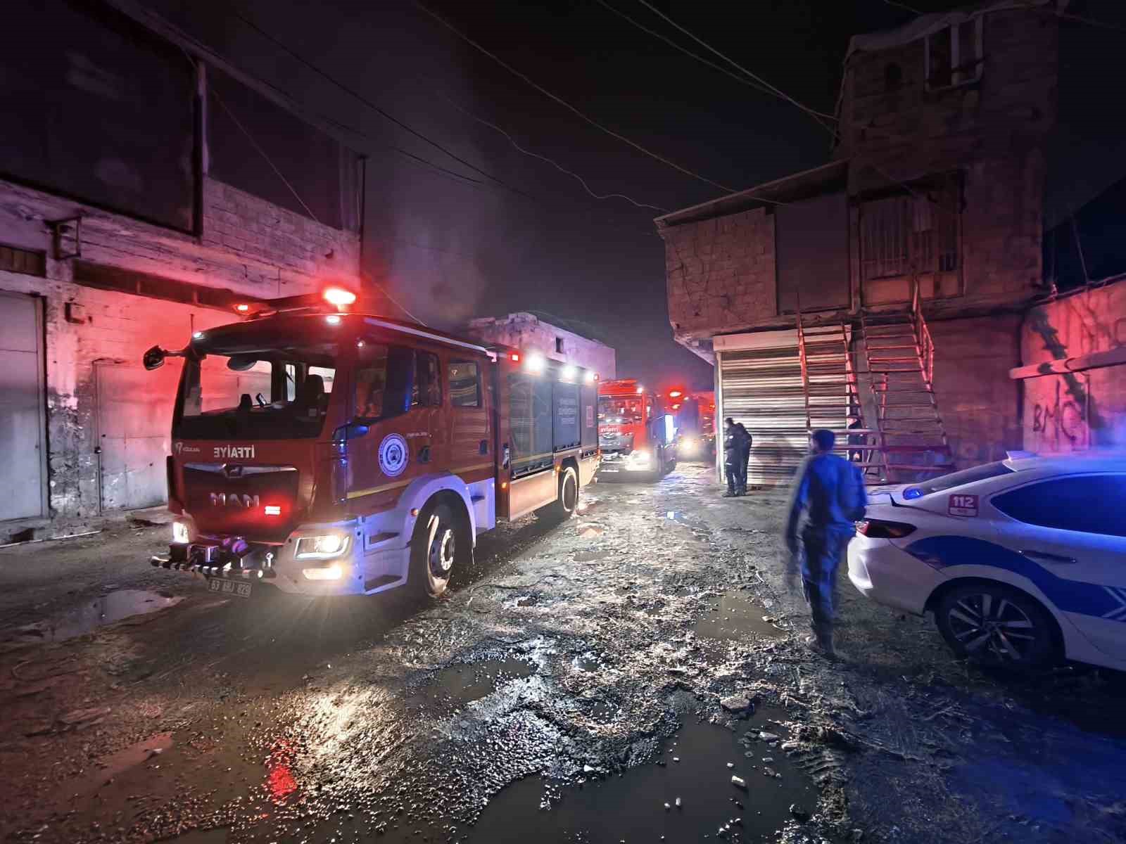 isyerindeki yangina itfaiye mudahale etti 1
