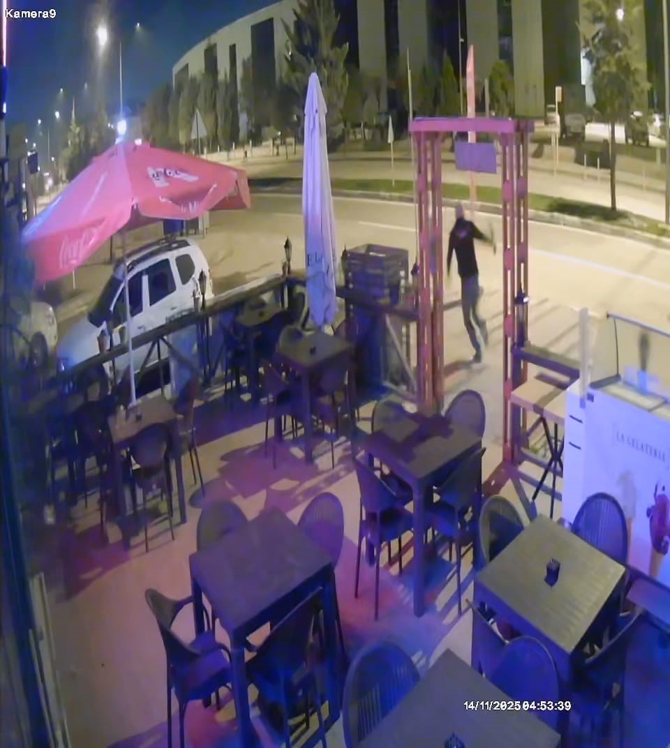 isyerine defalarca giren hirsizi sopayla kovaladi o anlar kamerada 6