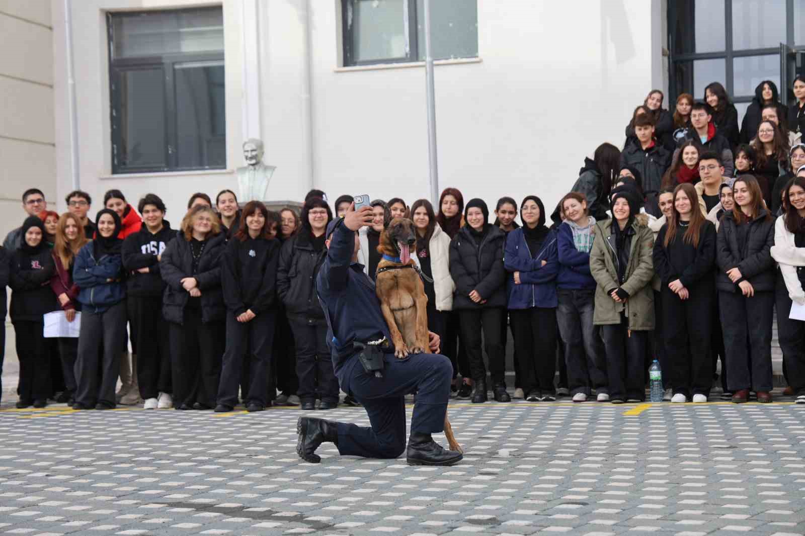 itaat kopegi nefesten ogrencilere nefes kesen gosteri 1 WtuU1dfc
