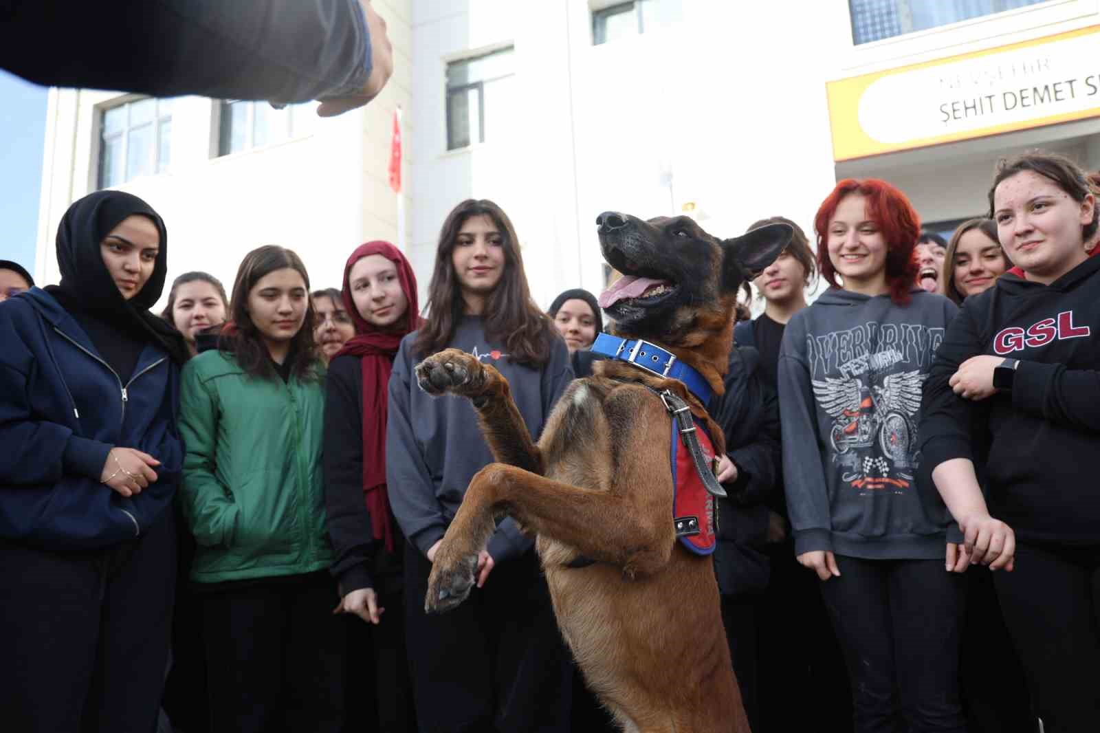 itaat kopegi nefesten ogrencilere nefes kesen gosteri 2 3Xcf8PHN