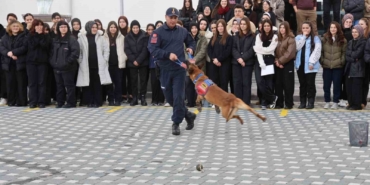 itaat-kopegi-nefesten-ogrencilere-nefes-kesen-gosteri-OvWbLMqO.jpg