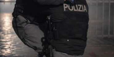 italyada-kultur-merkezi-kapatildi-sokaklar-karisti-11-polis-yarali-10-gozalti-Sm22VaO4.jpg