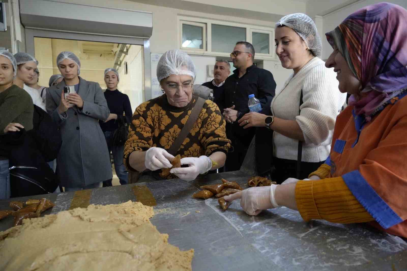 italyan erasmus ogrencileri gumushanede pestil kome ustasi oldu 3 HKbtGCw4