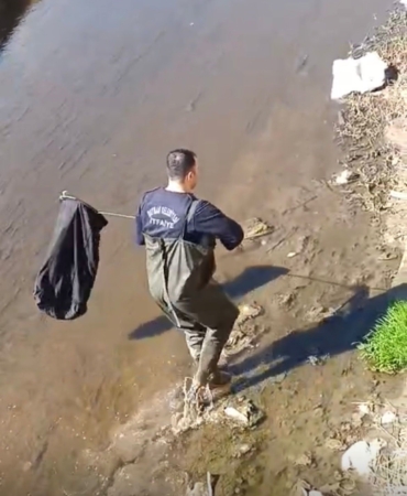 itfaiye-ekipleri-dereye-dusen-horoz-icin-seferber-oldu-ccsMPjkm.jpg