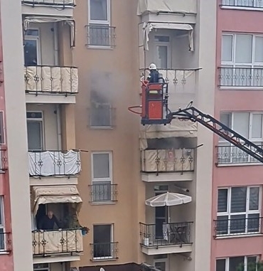 itfaiye-eri-oksijen-maskesini-vatandasa-verip-hayatini-kurtardi-3hORUwcs.jpg