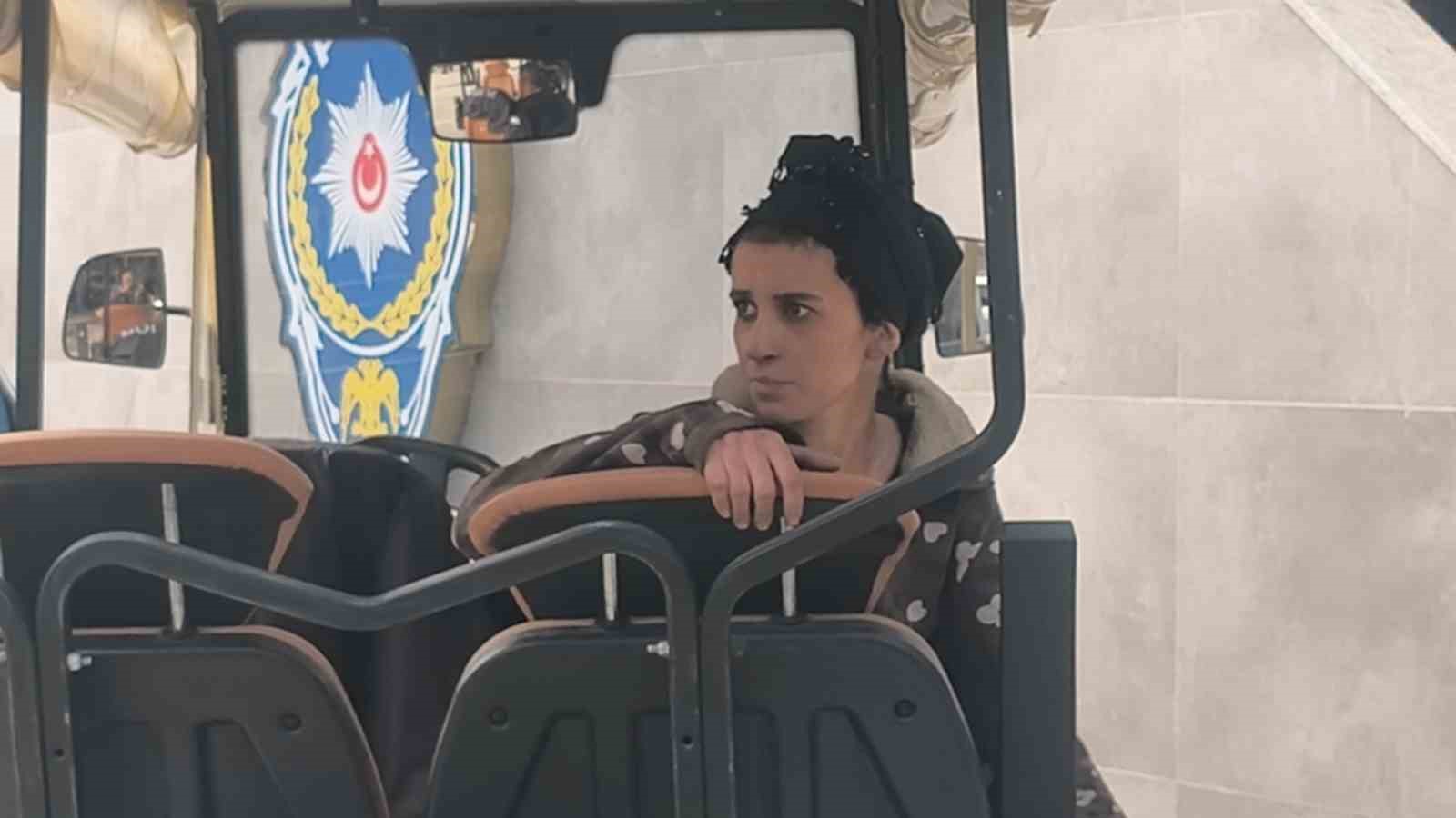 itfaiye eri yanginda dumandan etkilenen kediyi kalp masaji ile hayata dondurdu 7 G6A9bWmm