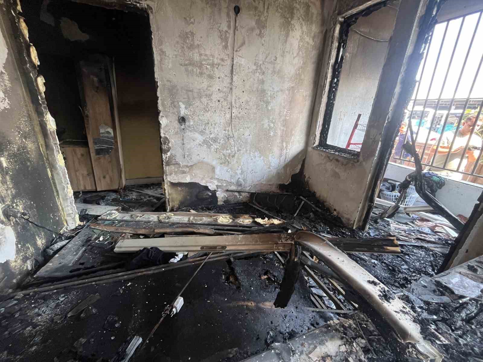 itfaiye erleri yangindan kurtulan cocugu yalniz birakmadi allah cocugumu korumus 4